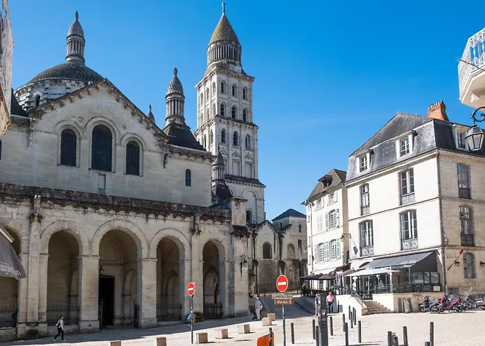 Famille Au Coeur De Perigueux